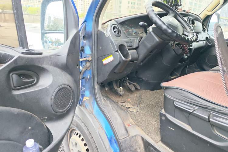 Used Iveco Eurocargo 2018 2.3T Short-Wheelbase Low-Roof Multi-Purpose Van with Side Sliding Door F1A