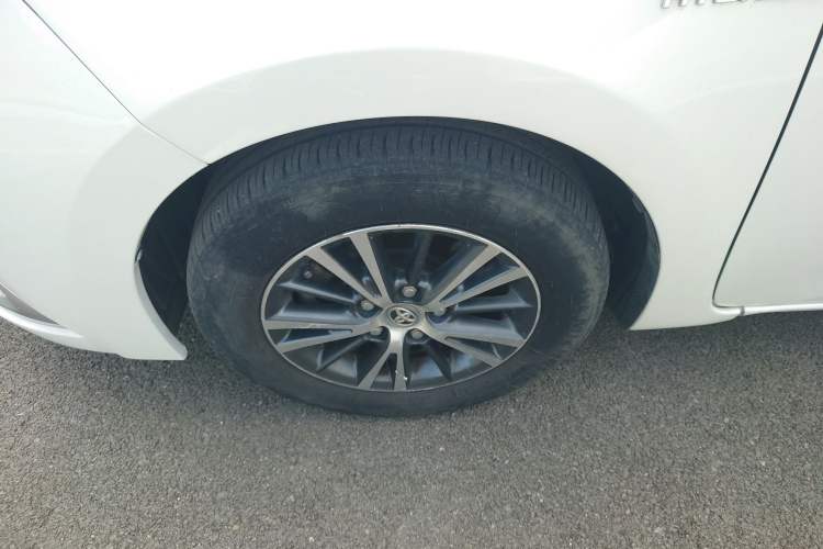 Used Toyota Levin 2016 Dual-Engine 1.8H GS E-CVT Elite Model with Sunroof Left Front Wheel Hub