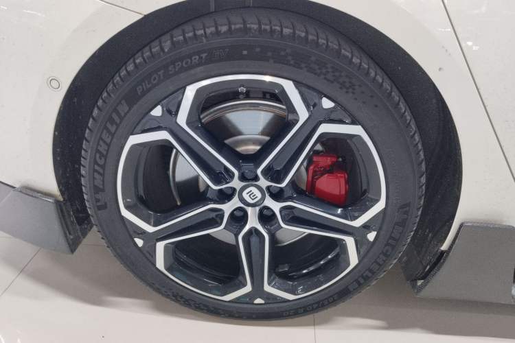 Used Xiaomi Auto SU7 2024 Four-Wheel Drive Ultra-Long Range Advanced Intelligent Driving Max Edition