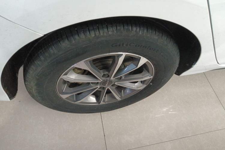 Used BYD Destroyer 05 2022 DM-i 55KM Comfort Model Right Rear Wheel Hub