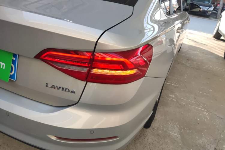 Used Volkswagen Lavida 2019 1.5L Automatic Fashion Edition China VI Exterior 3