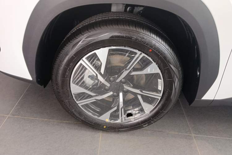 Used Geely Auto FX11 2025 4th Generation 1.5TD DCT – The Start Left Front Wheel Hub