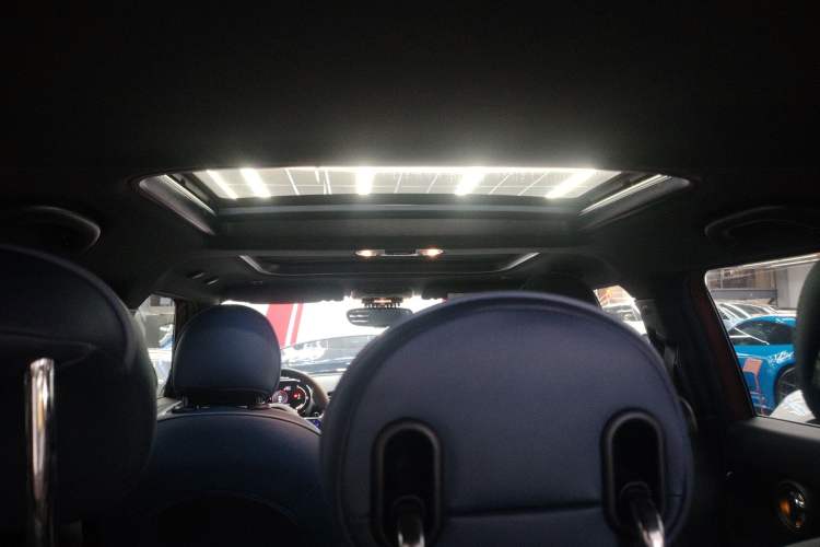 Used MINI Clubman 2023 Revised 2.0T COOPER S Connoisseur
