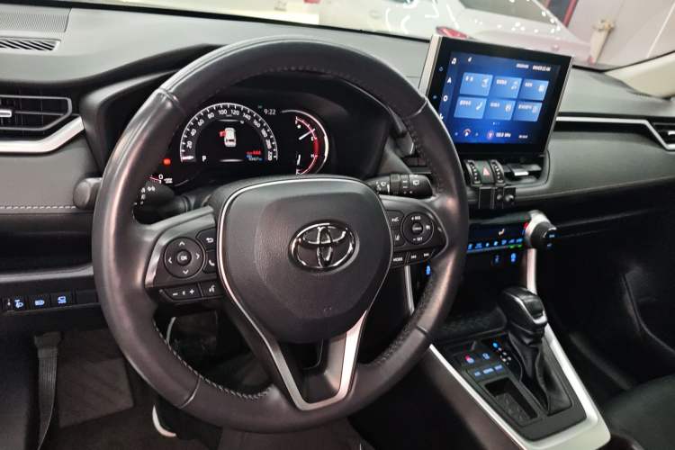 Used Toyota RAV4 2022 2.0L CVT Two-Wheel Drive Fashion Plus Edition Center Console