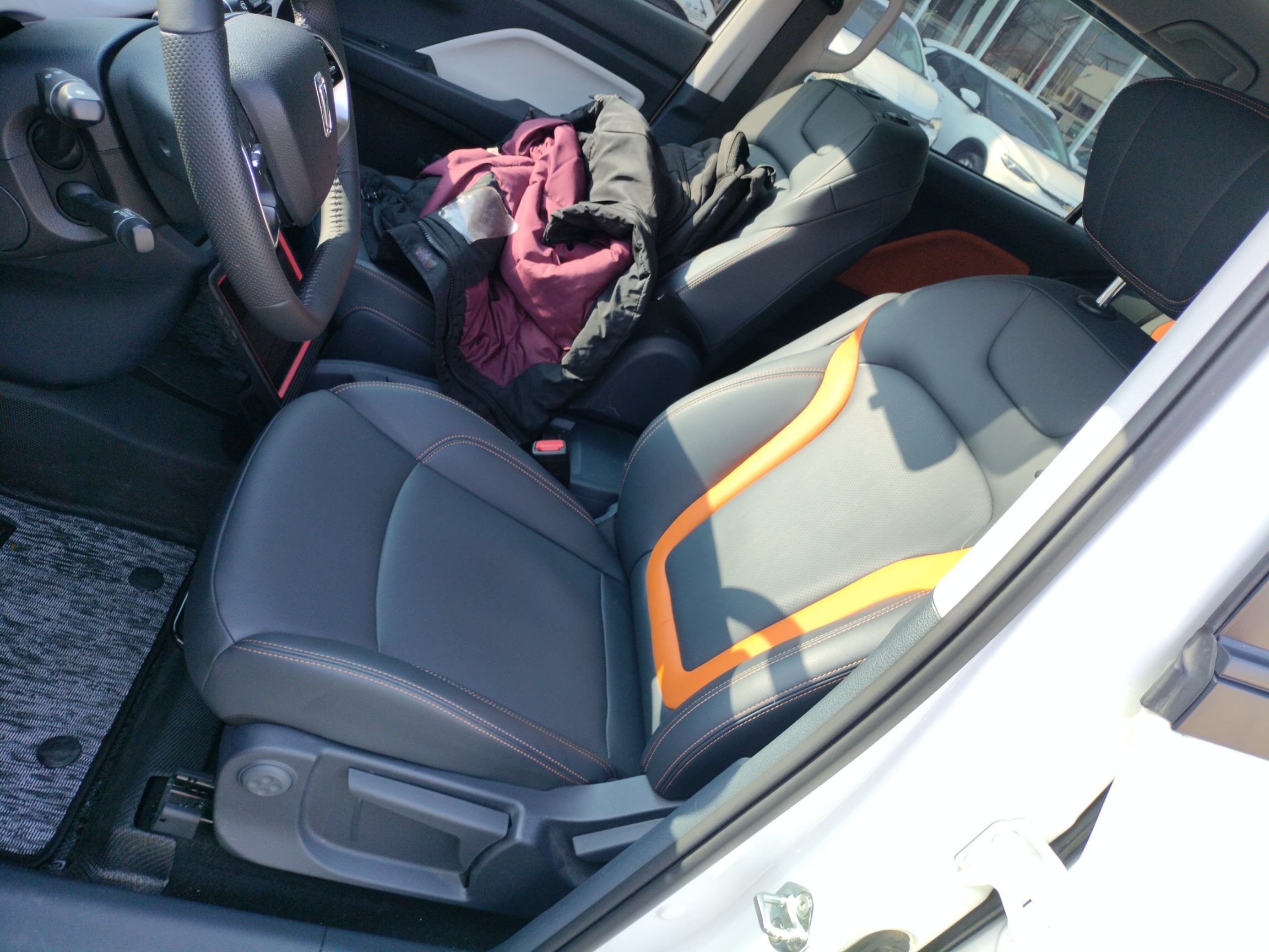 Переднее сиденье в автомобиле