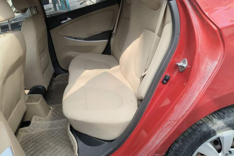 Used Hyundai Verna (older generation) 2010 Sedan 1.4L Manual Comfort GS Left Rear Seat