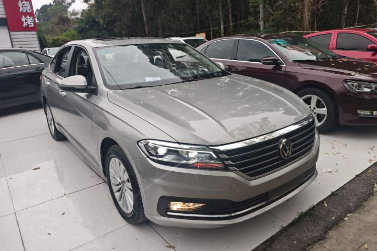 Used Volkswagen Lavida 2019 1.5L Automatic Comfort Edition China VI Standard Front Right 45 Deg