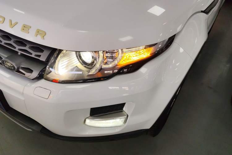 Used Land Rover Range Evoque 2015 2.0T Five-Door Zhiyao Edition Left Front Headlight