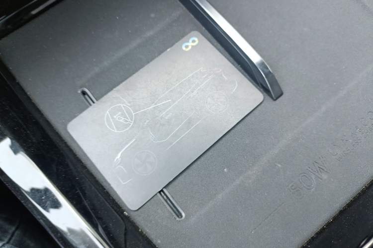 Used Lynk & Co 08 EM-P 2025 220 km All-Wheel-Drive Performance Halo Interior 1