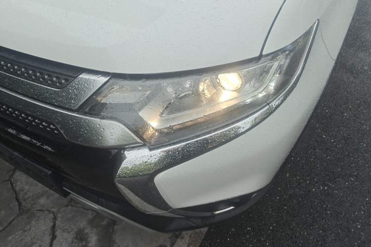 Used Mitsubishi Outlander 2019 2.0L Two-Wheel Drive Comfort Edition 5 Seats China VI Standard