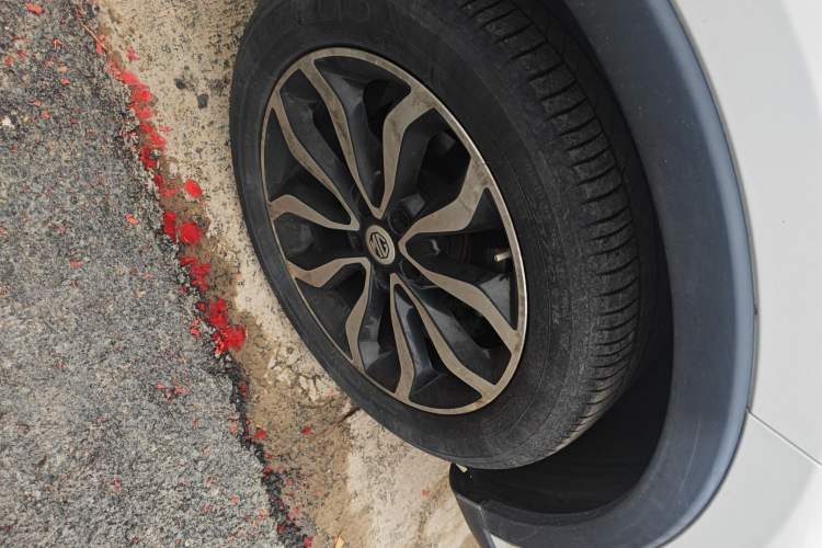 Used MG GS 2019 20T Manual Luxury Edition with Xenon Lights Right Front Wheel Hub