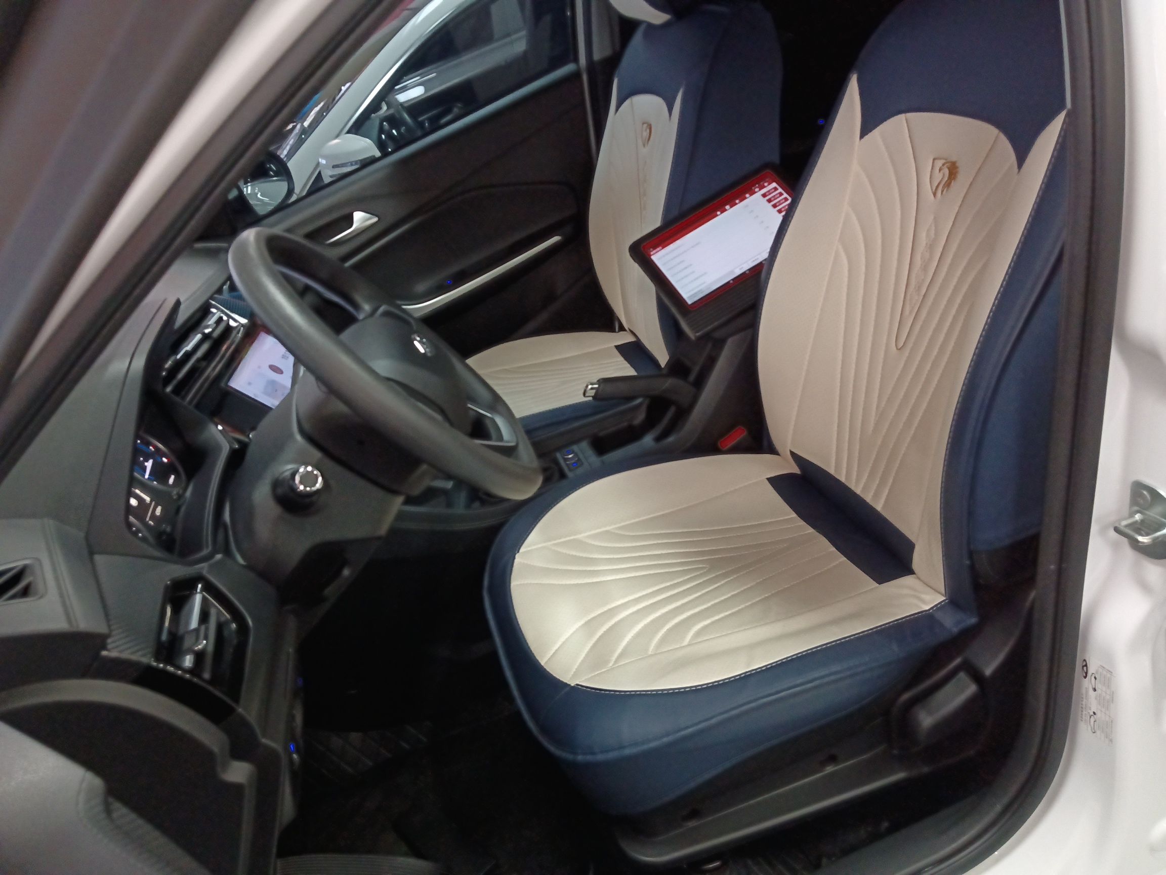 Переднее сиденье в автомобиле