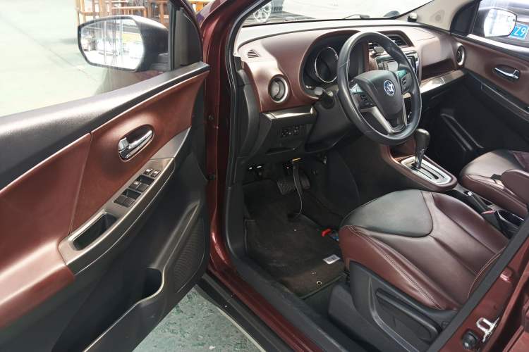 Used Venucia M50V 2017 1.6L XL CVT Luxury Edition