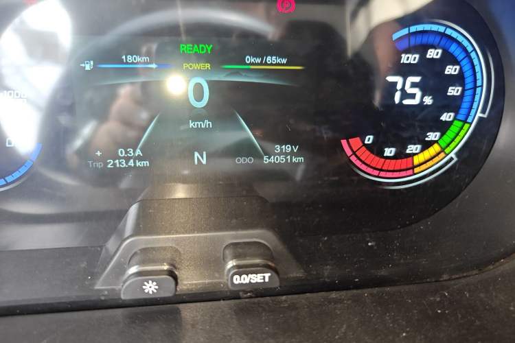 Used CHANGAN KAICHENG Ruixing EM60 2025 Model, Passenger Version—Comfortable Type, 6 Seats, 240 km, Side Doors, 60 kW Odometer Close Up