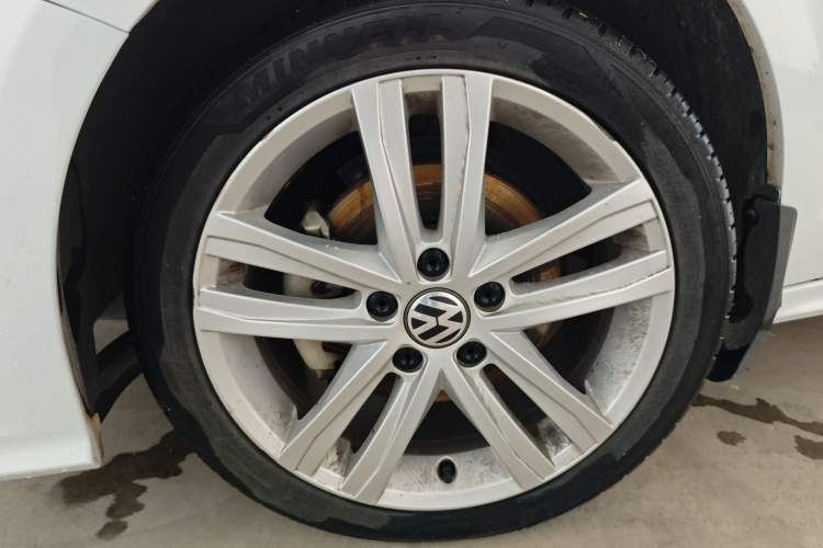 Used Volkswagen Sagitar 2018 280TSI DSG Ignite Edition Left Front Wheel Hub