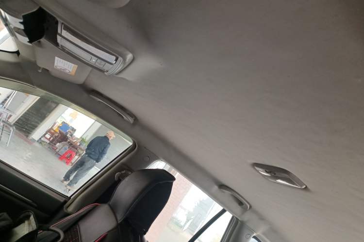 Used Haval H5 Classic 2013 Zhizun Edition 2.0T Manual Two-Wheel Drive Entry-Level Model
