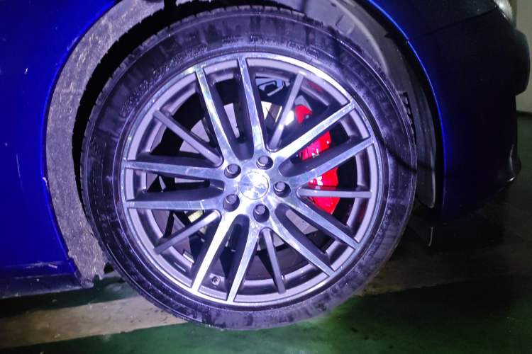 Used Maserati Ghibli 2017 3.0T Standard Edition Right Front Wheel Hub