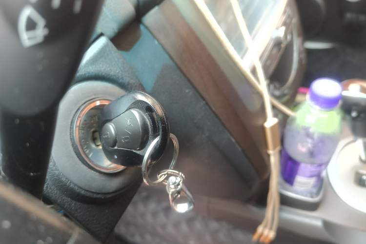 Used SsangYong Rexton W 2014 2.0T Four-Wheel Drive Luxury Navigation Version with 7 Seats Vehicle Key