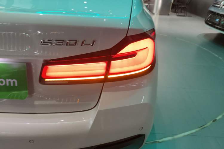 Used BMW 5 Series 2022 Second Facelift 530Li Leading Edition M Sport Package Right Rear Taillight