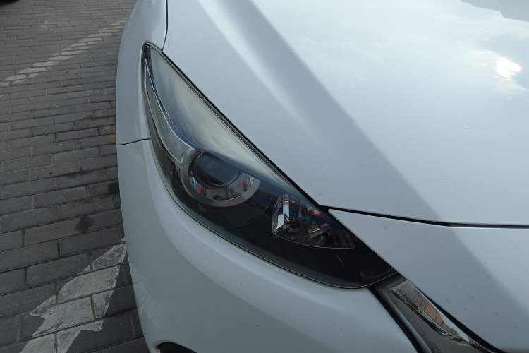 Used Mazda 3 Axela 2017 Sedan 1.5L Automatic Comfort Model China VI Standard Right Front Headlight