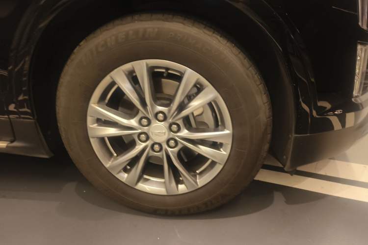 Used Cadillac XT5 2020 Revised Version 28T Four-Wheel Drive Tech Edition Right Front Wheel Hub
