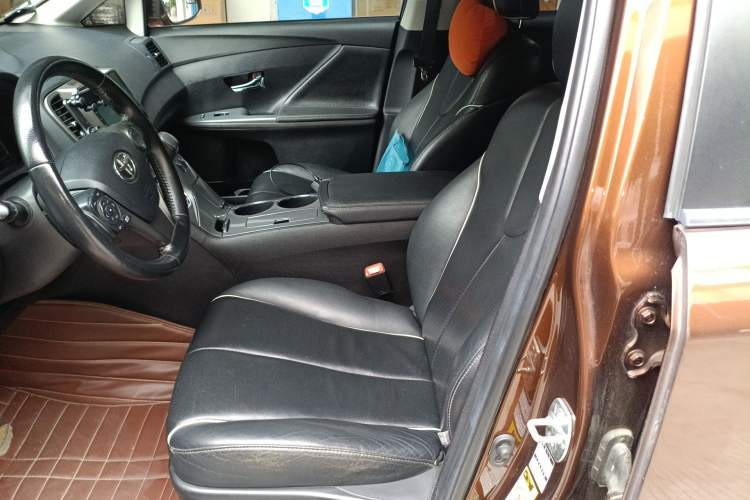 Used Toyota Venza 2013 2.7L Two-Wheel-Drive Luxury Edition Left Front Seat