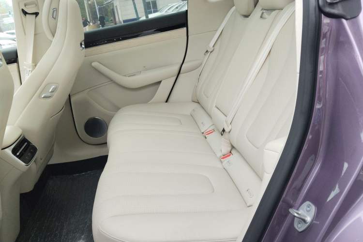 Used Hima Luxeed R7 2024 All-Electric 667 km Max Left Rear Seat