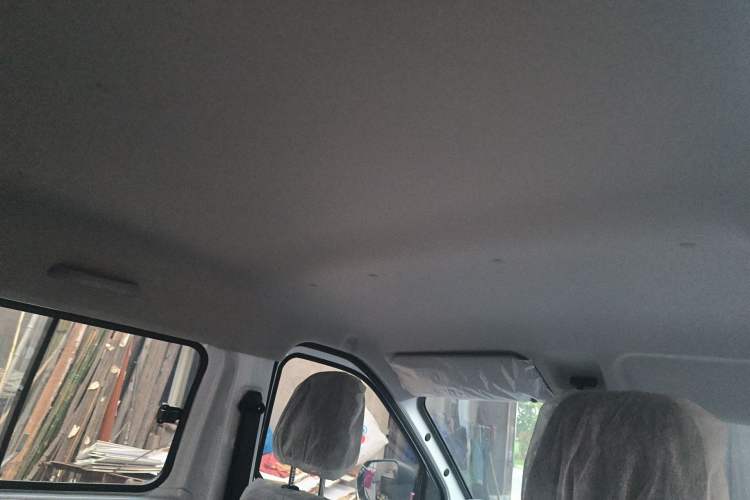 Used Wuling Yangguang 2024 300KM Comfort Version Passenger Van 75kW