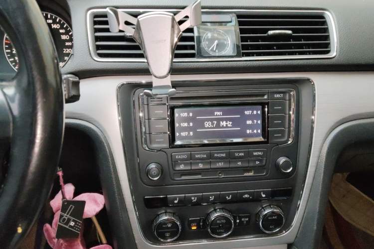 Used Volkswagen Passat 2013 1.8TSI DSG Prestige Edition Audio And AC Panel