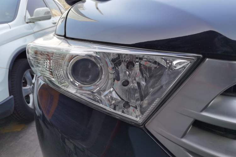 Used Toyota Highlander 2012 2.7L Two-Wheel Drive 7-Seater Luxury Edition Right Front Headlight