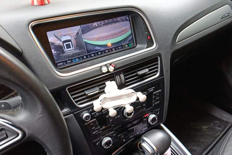 Used Audi Q5 2017 40 TFSI Technology Edition Audio And AC Panel