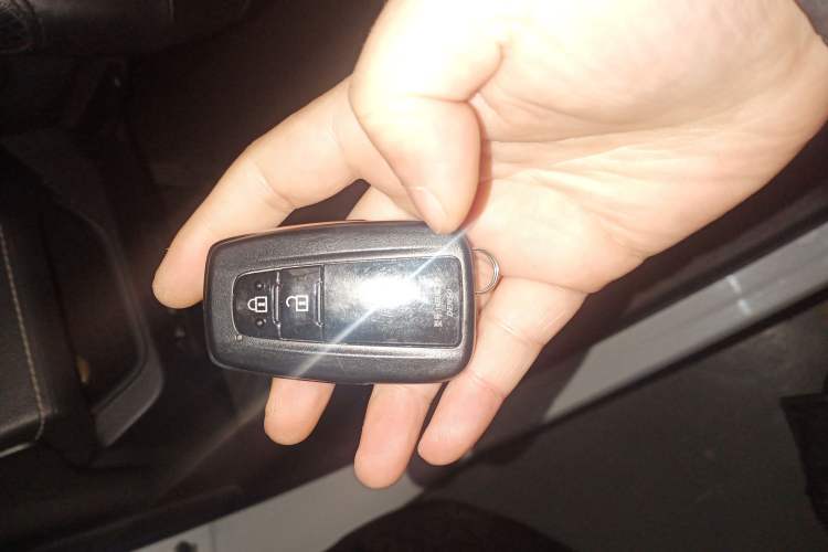 Used Toyota Wildlander 2022 Dual-Engine 2.5L E-CVT Two-Wheel Drive Luxury PLUS Edition Vehicle Key