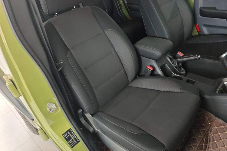 Used BAIC Off-Road BJ40 2016 40L 2.0T Manual Two-Wheel Drive Luxury Edition
