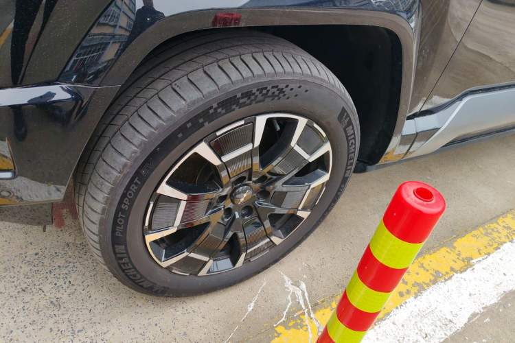 Used Formula Leopard 8 2025 Smart & Bold Luxury Version 7 Seats