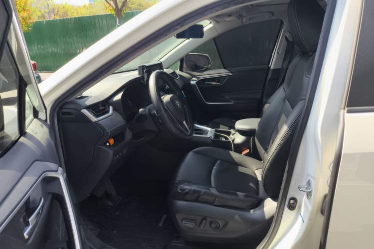 Used Toyota RAV4 2020 2.0L CVT 4x4 Trend Edition Left Front Seat