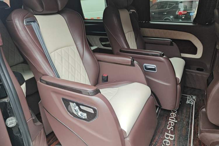 Used Mercedes-Benz Vito 2018 2.0T Elite Version 7 Seats China VI Emission Standard
