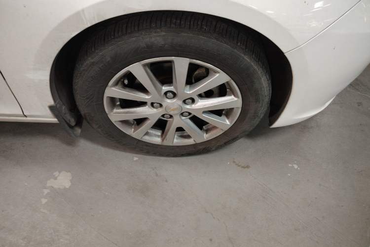 Used Chevrolet Malibu 2013 2.0L Automatic Luxury Edition Right Front Wheel Hub