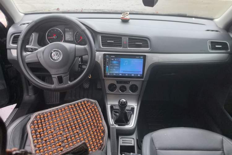 Used Volkswagen Lavida 2013 Restyled Classic 1.6L Manual Comfort Edition Center Console