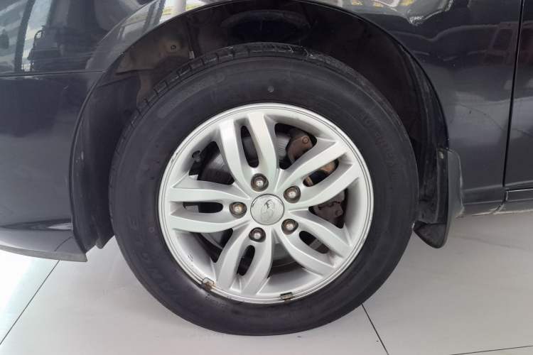 Used Hyundai Celesta 2011 1.6L Manual Comfort Edition Left Front Wheel Hub