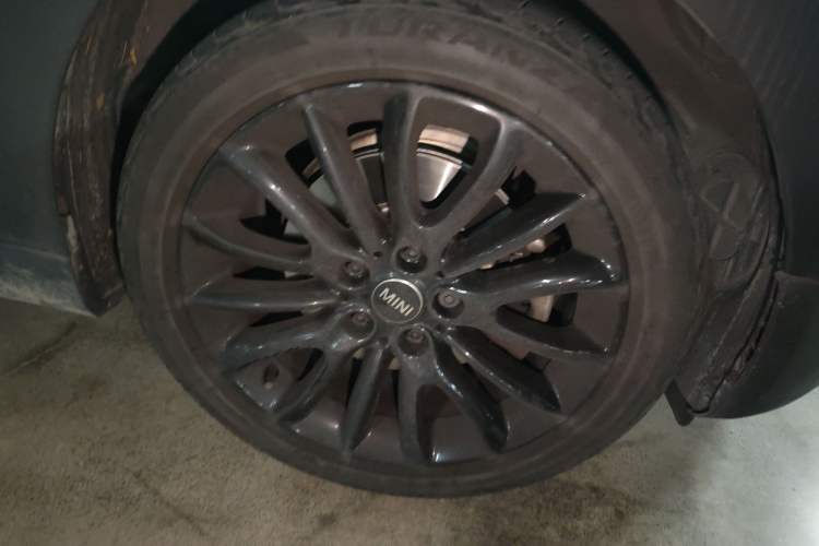 Used MINI Clubman 2016 1.5T COOPER Connoisseur Edition Right Front Wheel Hub