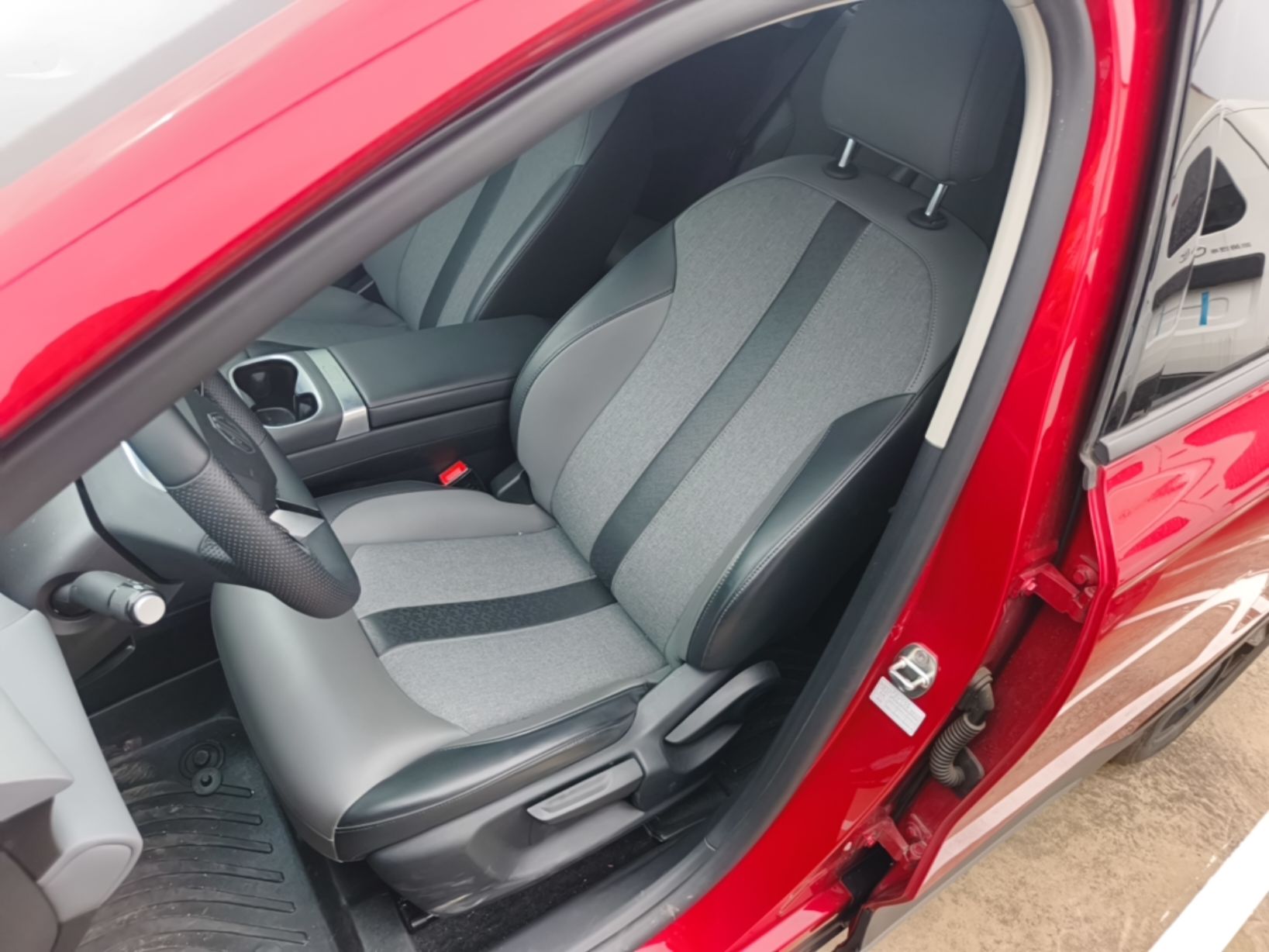 Переднее сиденье в автомобиле