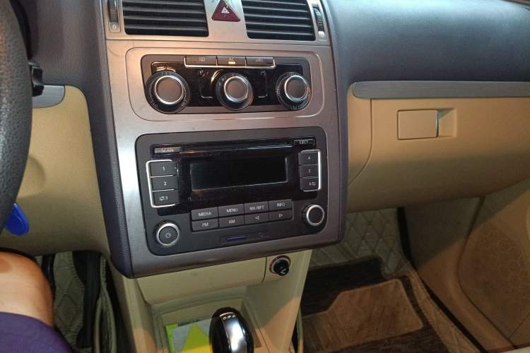 Used Volkswagen Touran 2011 1.4T DSG Zhiya Edition 5 Seats
