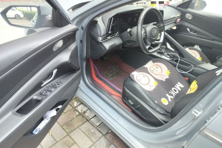 Used Hyundai Elantra 2021 1.5L CVT LUX Prestige Edition Driver Seat