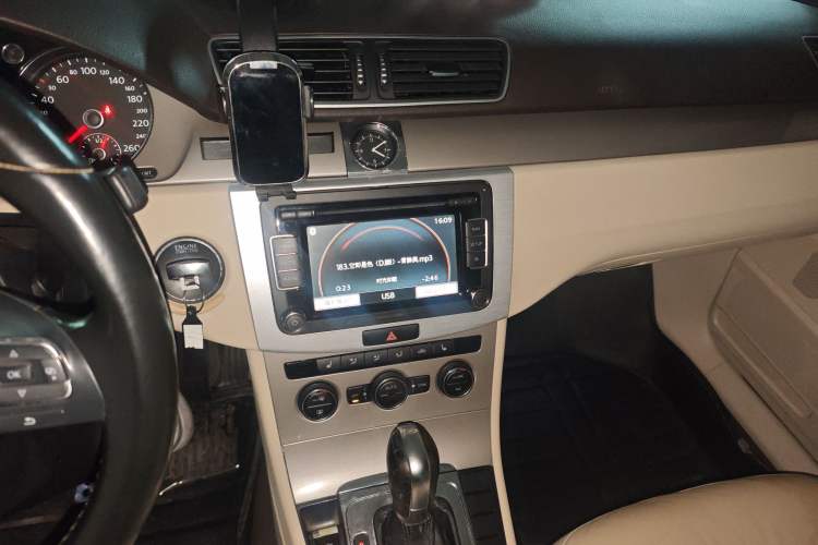 Used Volkswagen Magotan 2013 1.8TSI Luxury Model Audio And AC Panel