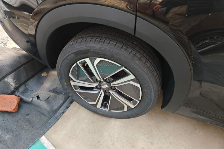 Used Geely Galaxy Xingjian 7 EM-i 2026 Model 130km Launch Edition Right Rear Wheel Hub