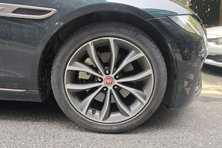 Used Jaguar XFL 2023 XFL 2.0T P250 Two-Wheel-Drive Elite Sport Gold Edition