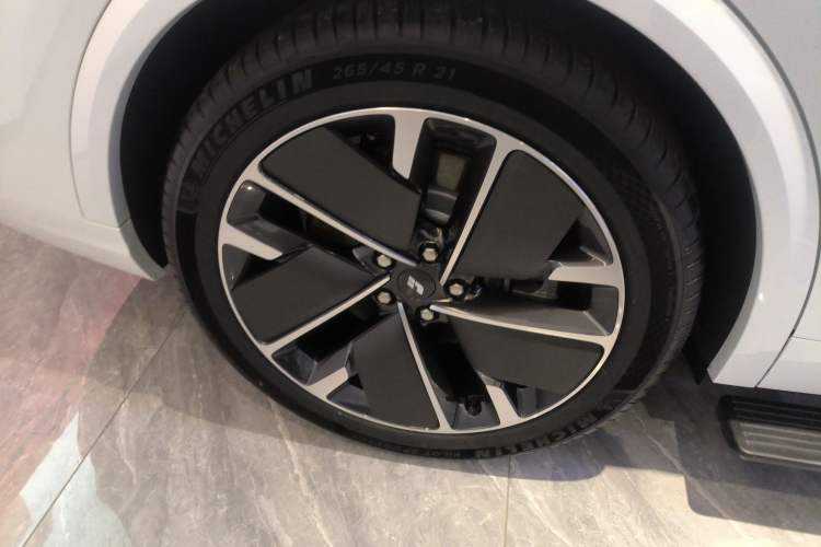 Used Li Auto L8 2025 Ultra Smart Refreshed Edition
