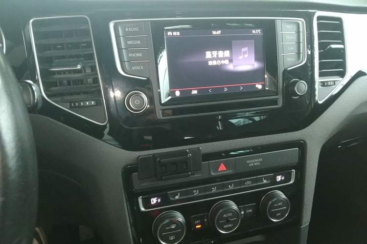 Used Volkswagen Golf 2015 1.4TSI Sportsvan Audio And AC Panel