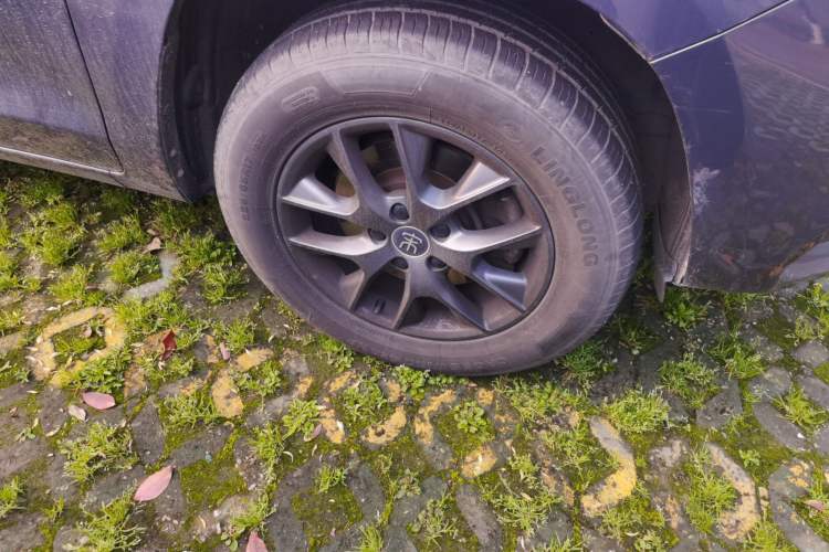 Used BYD Song 2021 Classic Edition 1.5T Automatic Elite Model Right Front Wheel Hub