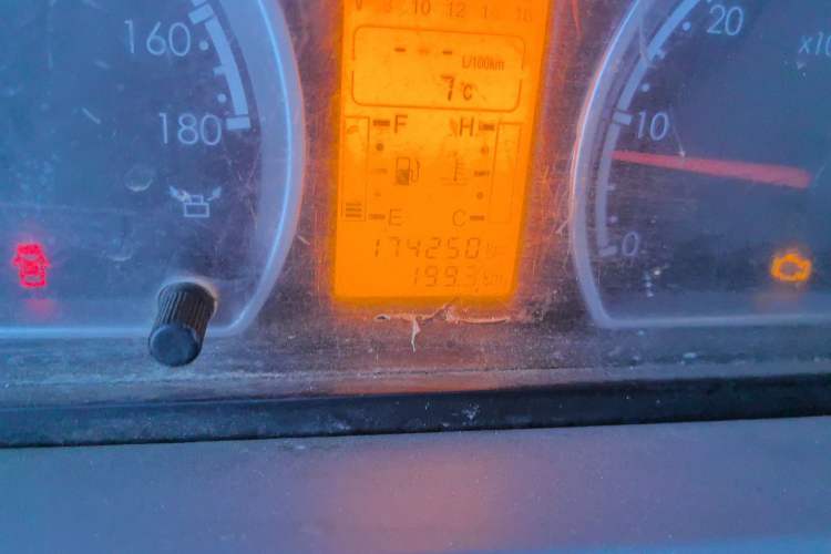 Used Dongfeng Yufeng Yufeng 2015 2.5T Lingyun Edition Yulibao standard-equipped long-wheelbase mid-roof ZD25
